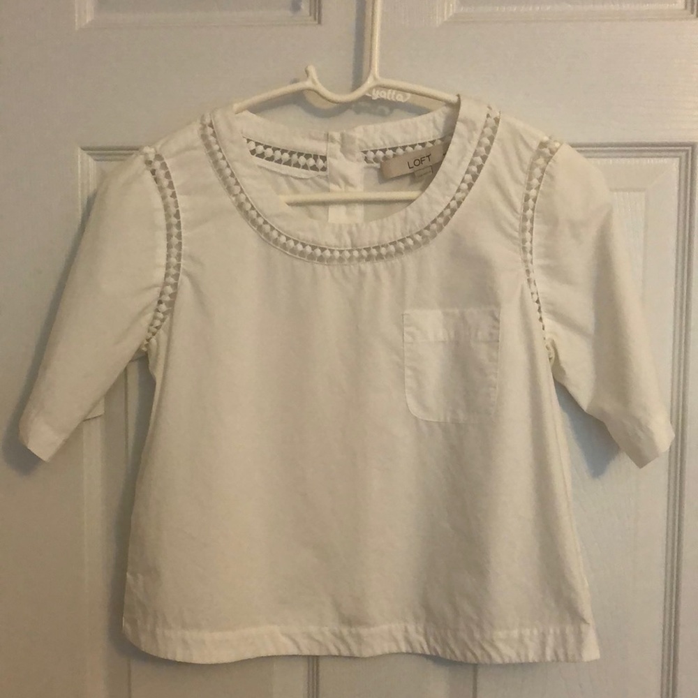 🌺 Loft crisp white short sleeved blouse